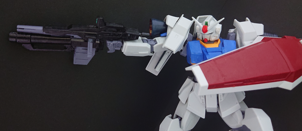 武装として、通常はビームライフルにシールドを装備。さらに肩部裏側にビームサーベル×2本,そして頭部にバルカン砲を増設している。他にアンダーバレル付きビームライフルも用意されている リアアーマーは、選択式で強化型ビームサーベルかウミヘビが装備可能