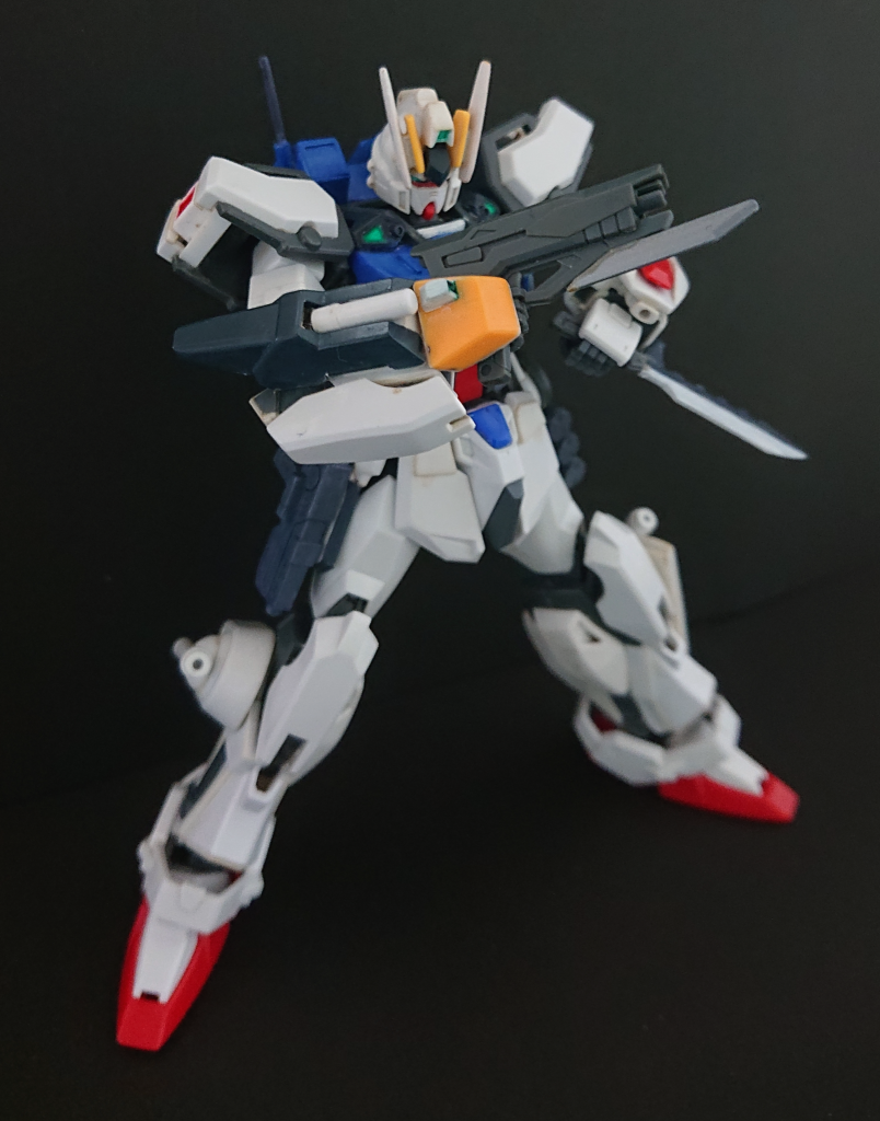 銃剣付きビームピストル 取り回しが良いため本機でよく用いられる武装の一つ。実体剣が備えられておりある程度の格闘戦も可能