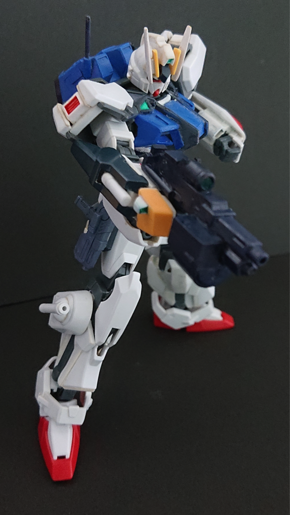 ビームマシンガン 本機によく用いられる武装。57mm高エネルギービームライフルを基礎に、取り回しの良さと弾数増加を目的に改良された