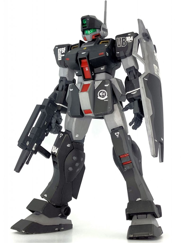 リド・ウォルフ機仕様のカラーリングがカッコよかったのでプレバンで購入し、長らく積んでいたものを組み上げました。当初は素組部分塗装仕上げの予定でしたが、何故か全塗装仕上げです。リド機ではなく0084年以降に月のフォン・ブラウン、アナハイムのＭＳ開発工場に極秘裏に配備された部隊の機体という設定です。0083以前からアナハイムとジオン残党の接触がたびたびあるようなので表向きはＭＳ開発施設の警護ですが、監視の役目もあったとか・・・