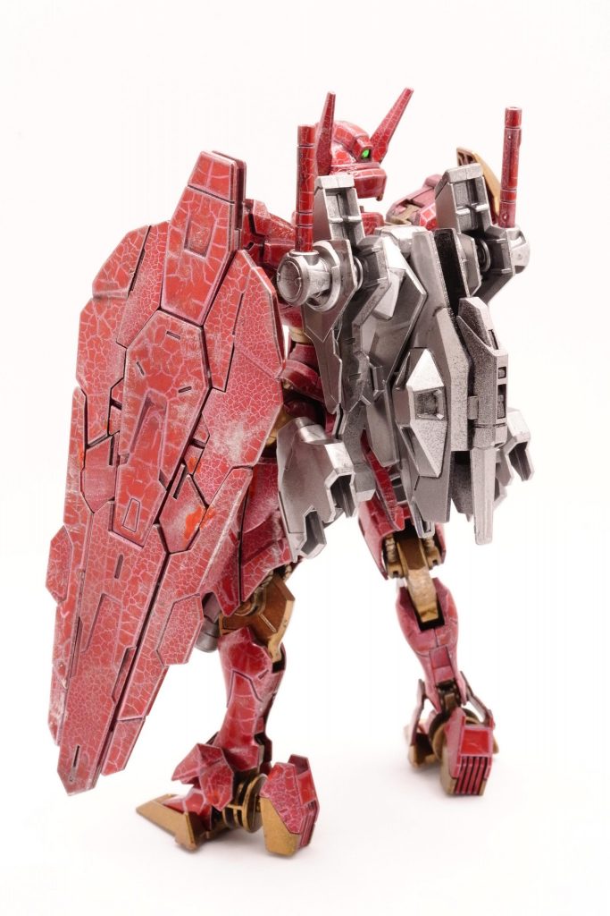 シールドも例外なくバッキバキです。