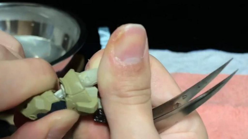 お湯につけると、柔らかくなって分解しやすくなります