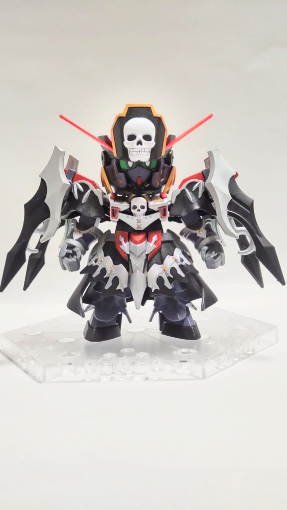 眼帯無しの状態目が見えないわけじゃなく、オシャレや雰囲気でしてるだけなので（笑）ロビンフッドを最初は買うつもり無かったんですけど、箱の完成品を見ていたら、鳥型マシンを外した状態が海賊帽みたいに見えてきて……あと、ちょうどガンダムAGEを見返してたところ、ダークハウンドがめちゃくちゃカッコよかったので、作ってみようとなりました。今回もマーカーとマーカーエアブラシを使いました。いつもは部分塗装しかしないんですが、今回はほぼ全塗装です。黒系に塗装するのは楽でいいですね（笑）塗装してないのは口とハンドパーツぐらいです。最後までご覧いただきありがとうございました!