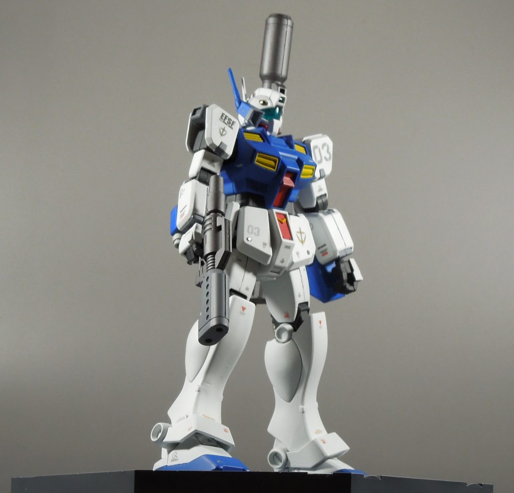 メタルパーツをくどくならない程度に配置したことによって全体が締まったと思います。通信能力強化の目的で頭部にアンテナを増設。磁石で取り外しできます。