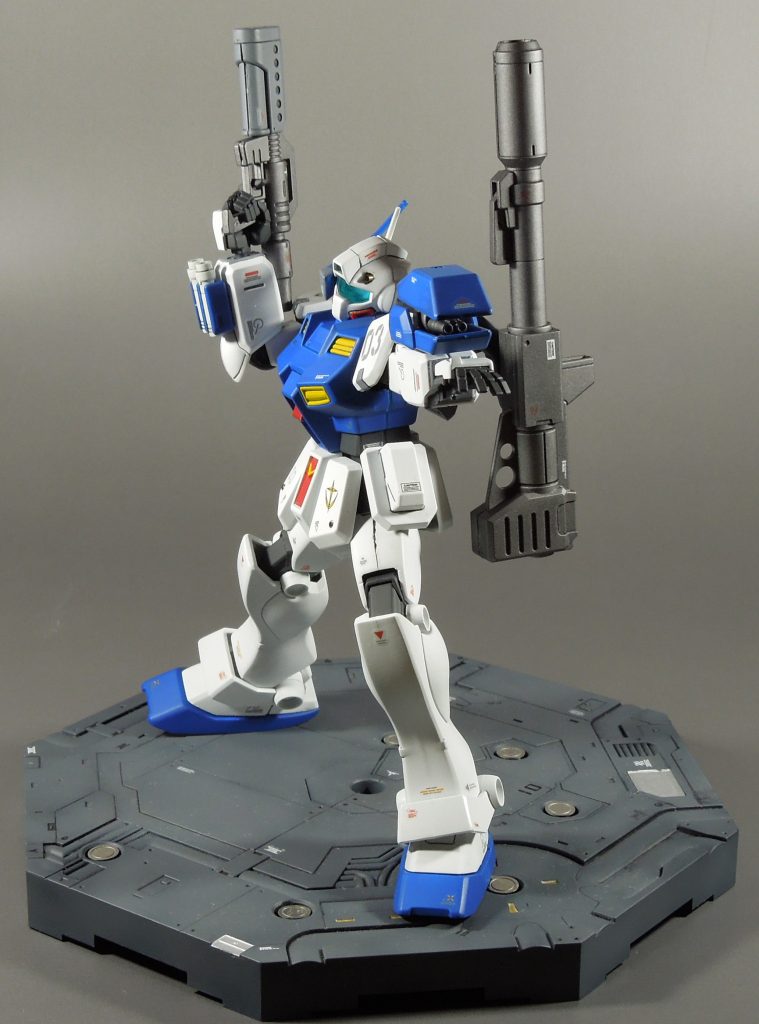 一番のお気に入りポーズ。漢はガトリングだな。某一つ目隊を単機で蜂の巣にできる火力!