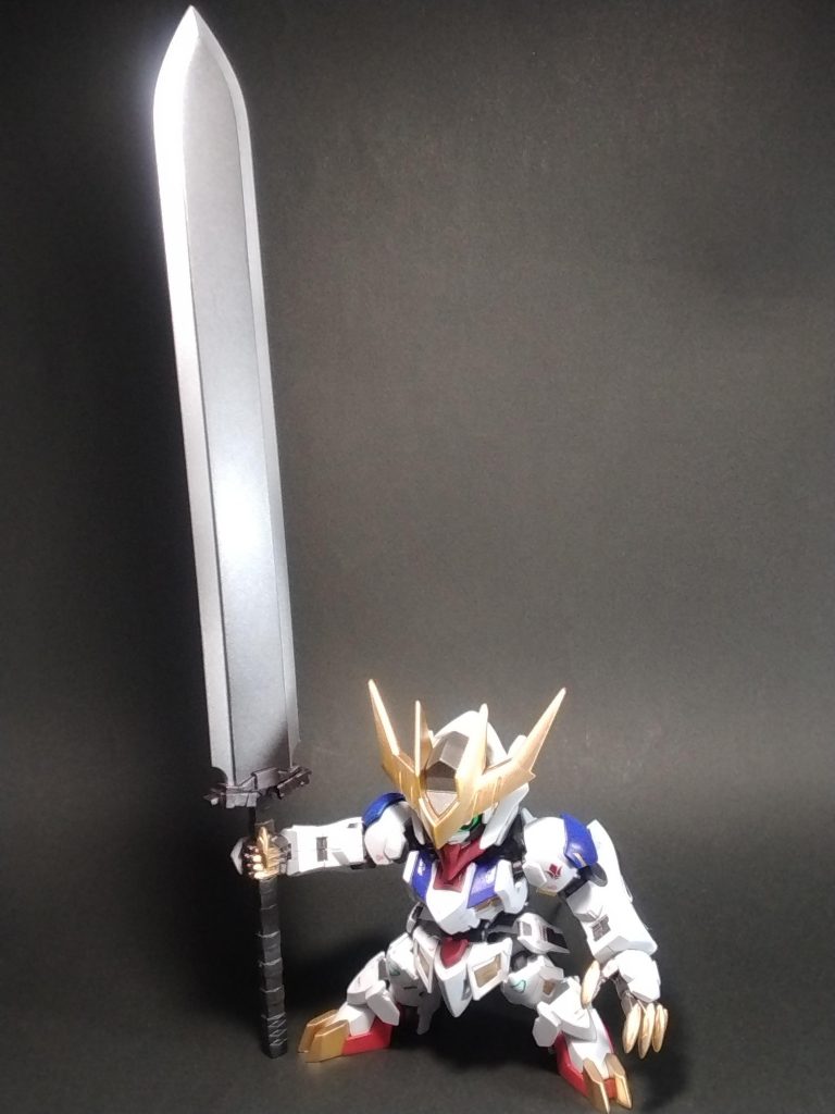 撮影時の黒バック用シートにはギリで収まりました(eyebrow)