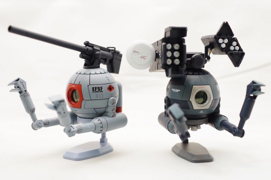 右のボールはコトブキヤさんのウェポンユニットを装備させました。向かって左はレドーム（情報収集）とビーム撹乱幕、右はミサイルランチャーの設定です。