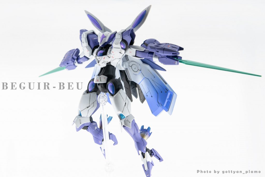 今回はベギルベウの青、紫感と爽やかさ&エレガントさを目立たせたいなぁ・・と思いその意識の元で製作しました。クリアパーツはシルバー下地にアメジストパープルでテカテカにしてます✨膝のキラキラした部分は100均のラメテープ(?)を貼っております(塗分けが面倒だっt...)