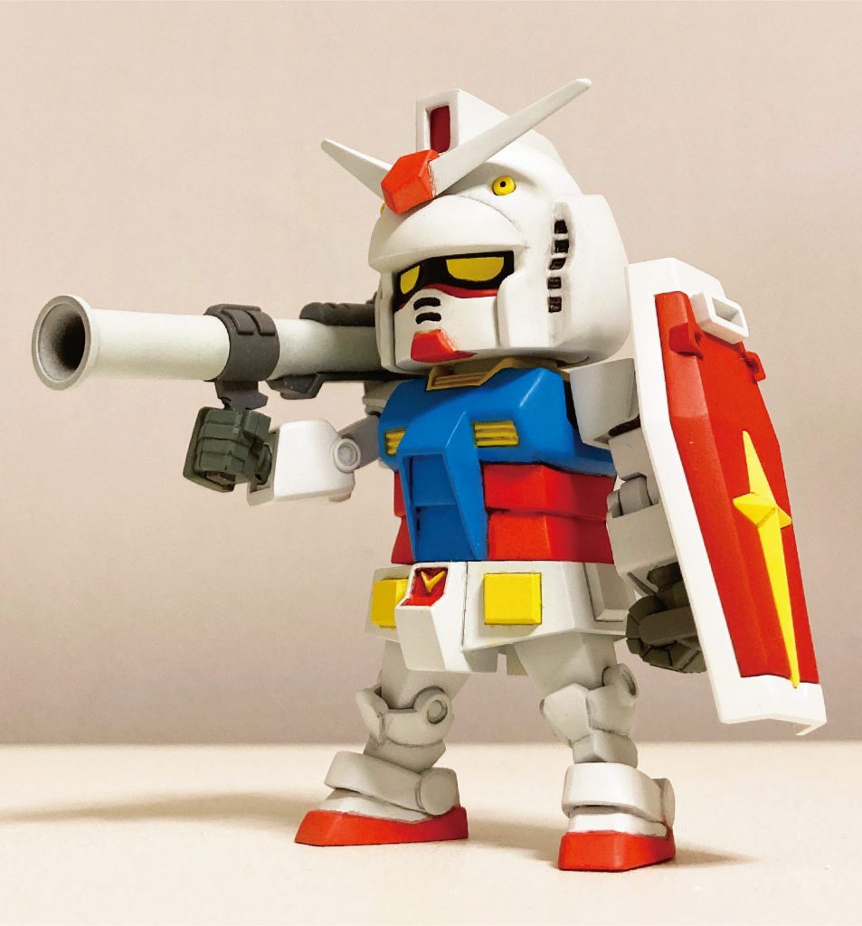 バズーカはそのままだと肩に担げなかったので、グリップ部分を可動できるようにして担げれるように改造。