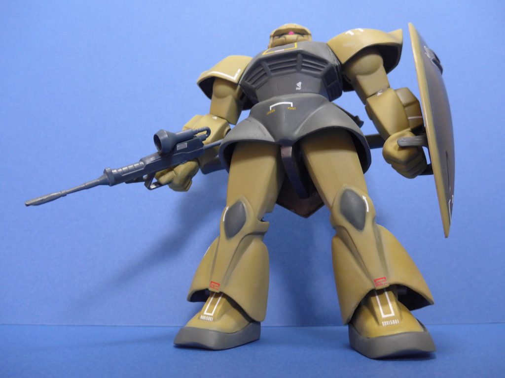 最後に煽り写真です。これまで作ったガンプラの中では満足度高いです。ボックスアートとツーショット写真を撮り忘れていたので、再撮影しようと思ったのですが、一部ひび割れ(悲劇)・・・、いつか直そうと思いつつ、再塗装大丈夫かなとおもったので、投稿とさせていただきました。やっぱり写真はバックアップとして重要ですね。