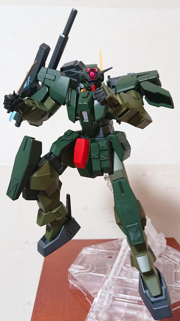 何ヵ所かビルダーズパーツのMSパネルを使いアーマーっぽくしました。