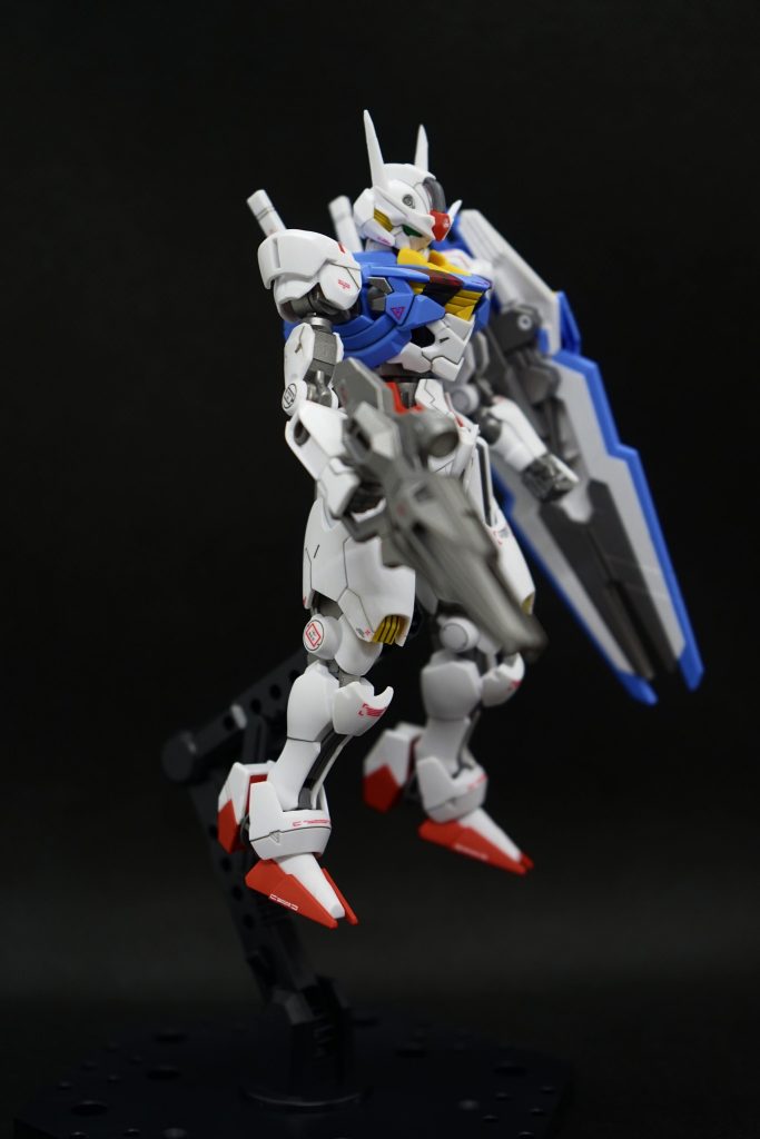 サイド逆向き。関節、フレーム部のグレーは、ミスターカラーのシルバーにメタルブラックを少し足した色で塗装しています。劇中のカラーに結構近くできたのではないかと思います。