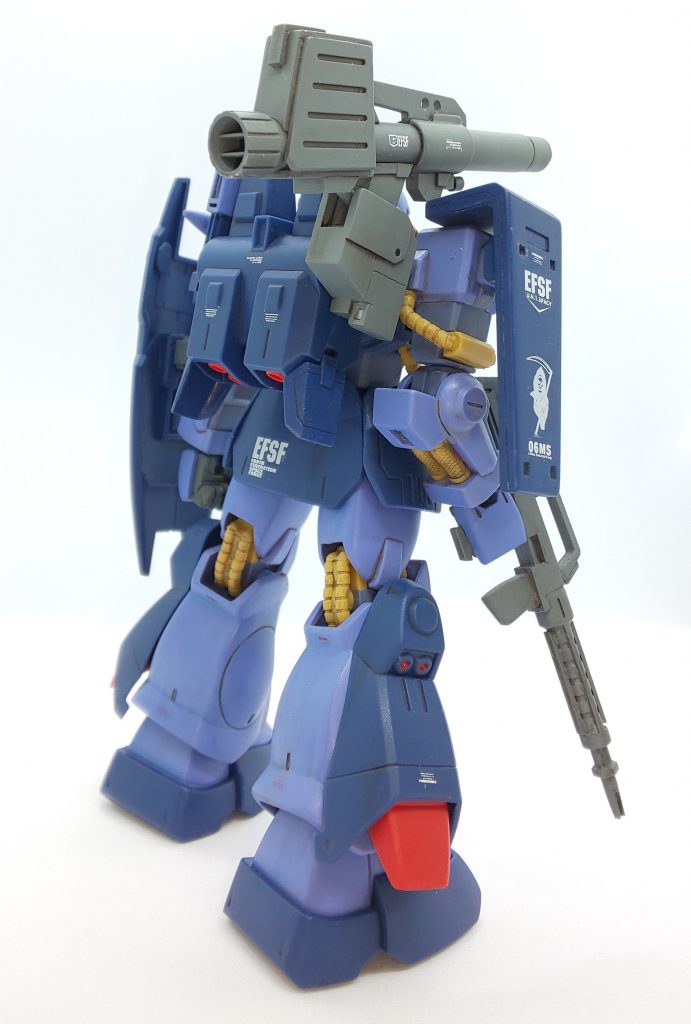 機体重量が増えたが機体は元のハイザックのままであったので機動性は低下した。マシンガンは集弾率は向上したが速度と装弾数は下がっている。ティターンズから回されたいわゆるお下がりで、開発及び運用は正規軍系で行われた。運用初期においては中距離支援機として有効に活用されたが、次々と新型MSが開発されるにつれ、それらの性能の高さから中距離支援機の価値はなくなり、また被撃墜数も増えた。残った機体も長距離射撃用に改装された。グリプス戦役後、それでも不要な機体は軍用装備を撤去したうえで民生用に売却処分されたりした。