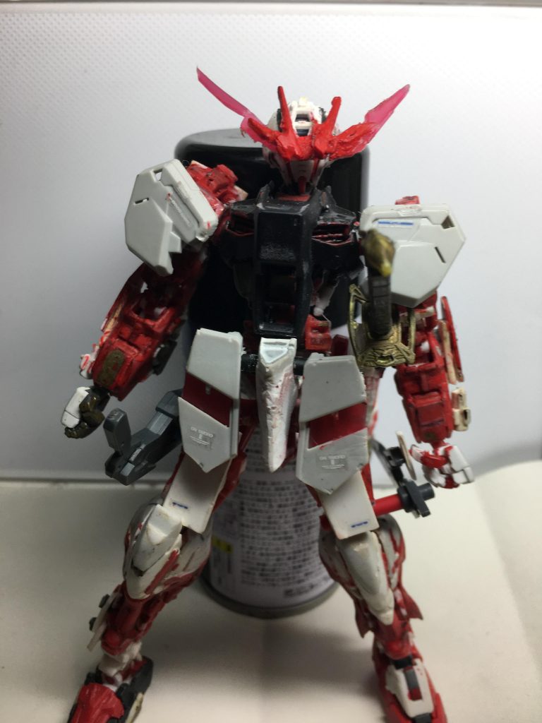 アレクシア装甲は、軽く丈夫で、運動性に長けているしかし、素人が作ったものであるので、スペックは、量産機程度である。しかし、逆に、パイロットの操作力が素直に出る機体のため、乗るやつが凄ければ、強い。また、パイロット感情の高ぶりを、検知し、それをエネルギーに変え、無限に進化し続ける