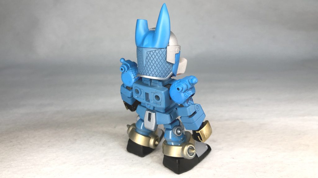 バックショットLEGENDBB『フルアーマー騎士ガンダム』を使ったので軽装状態もこのようにあります。さらにザシアンの姿をMA形態として(後ほど変形します!)MS形態もこのように両立させてみました。