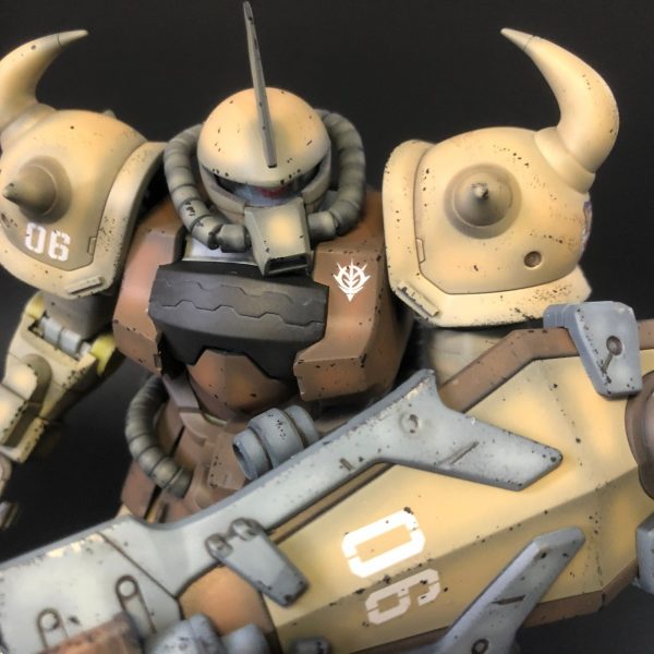 MGグフカスタム　砂漠風カラーで塗装