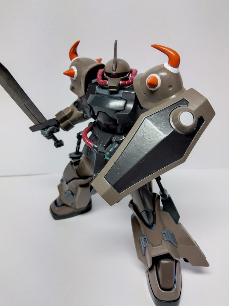 カラーは地上用ぽくダークブラウンとマホガニーにホワイトを混ぜたものを、パイプはワインレッドとあずき色肩はホワイトとオレンジで塗装しました