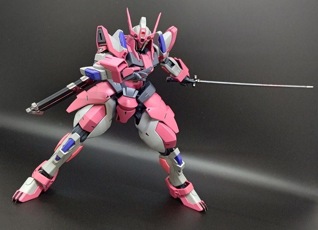 抜刀塗装剥がれが怖いので抜き差しはほどほどに…鞘はブラックにガンメタとレッド刀はガンメタとネイビー、刀身はメッキシルバーで塗装