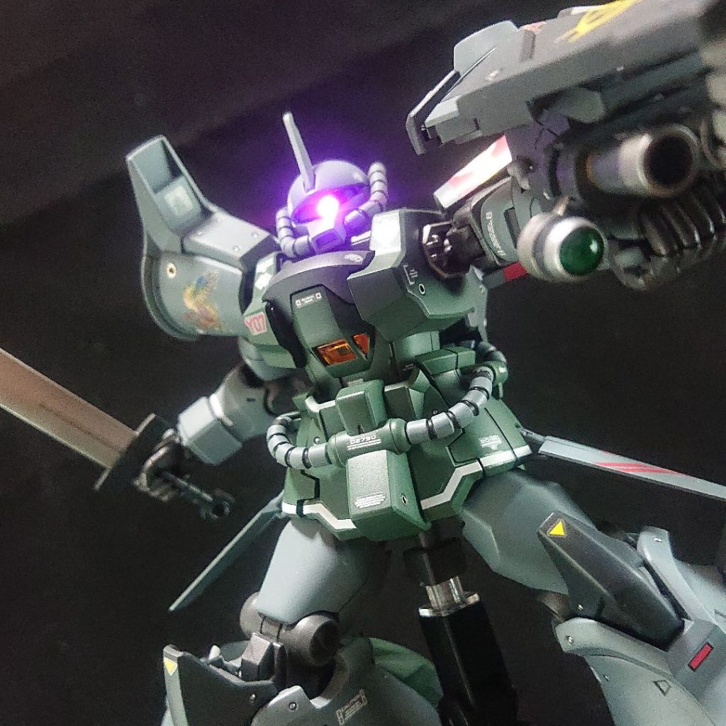 モノアイとコックピットにLED仕込んでバックパックにスイッチも付けてます。コックピット内のLED位置が悪くあまり目立たなかったですがー(TT)