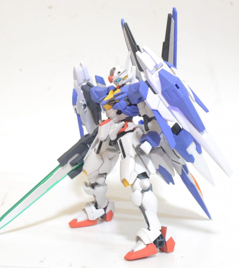 エアリアル最大の魅力はデカい丸顔と少年体形じゃないかと思ってます。似た雰囲気のエクシアの肩とフロントアーマーを装備してみました。