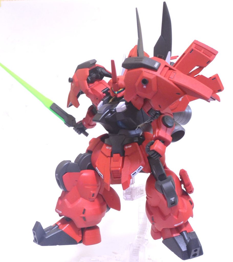 見た目優先で改造していたのですが、いざ撮影となったところで説明書のようなポーズを取れなくなっていたことが判明。元キットは太めの体形ながらもかなり可動はよいです。可動を生かしたままの改造は今後の課題になりました。