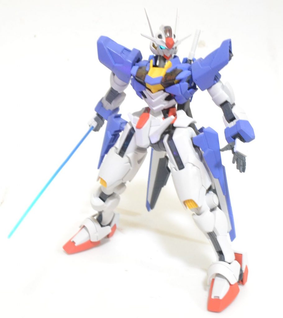 肩以外にはスリッパをEGストライクに、腕をAGE1レイザーに変更しています。エアリアルは00シリーズと相性がいいのではと思い今回の改造をしましたが、鉄血も相性良さそうです。もう1個手に入ったらやってみます。