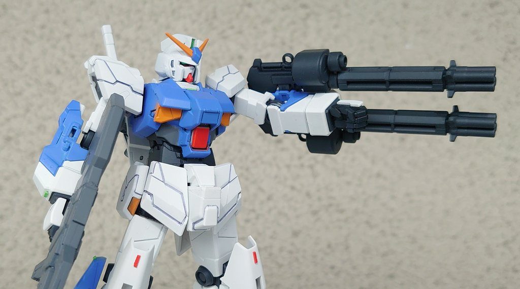 腕のガトリングはビームガトリングで代用しました。