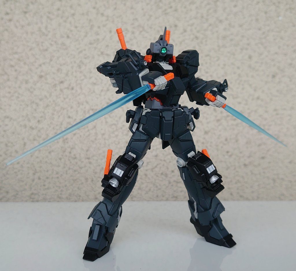 抜刀!逆手持ちにするとカッコ良いですよね