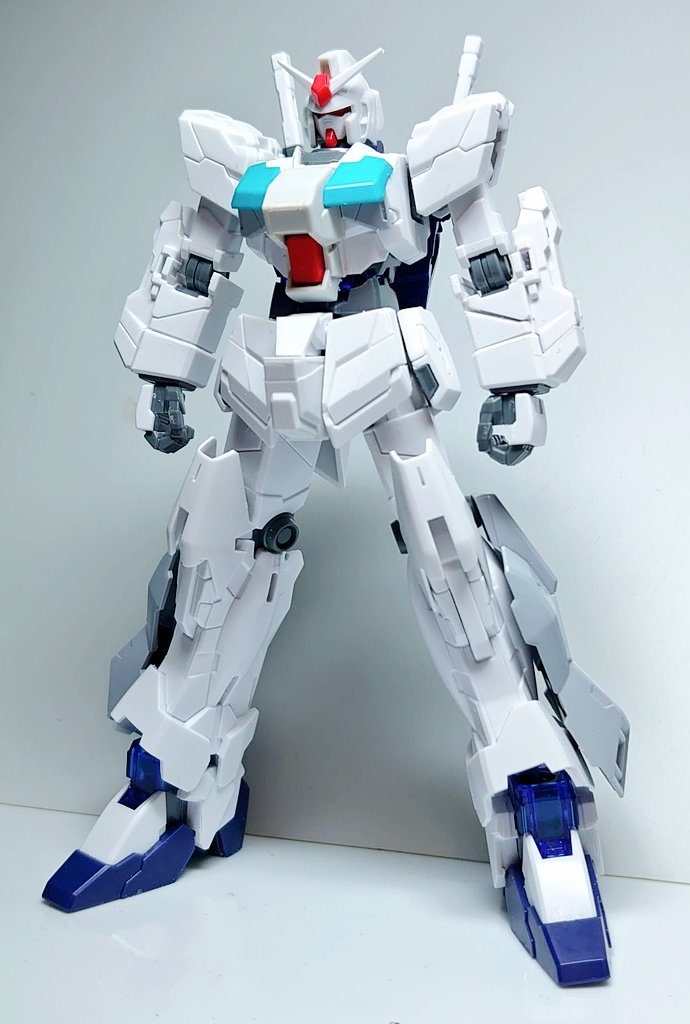 塗装前。ほとんどアレックスの配色に助けられています。