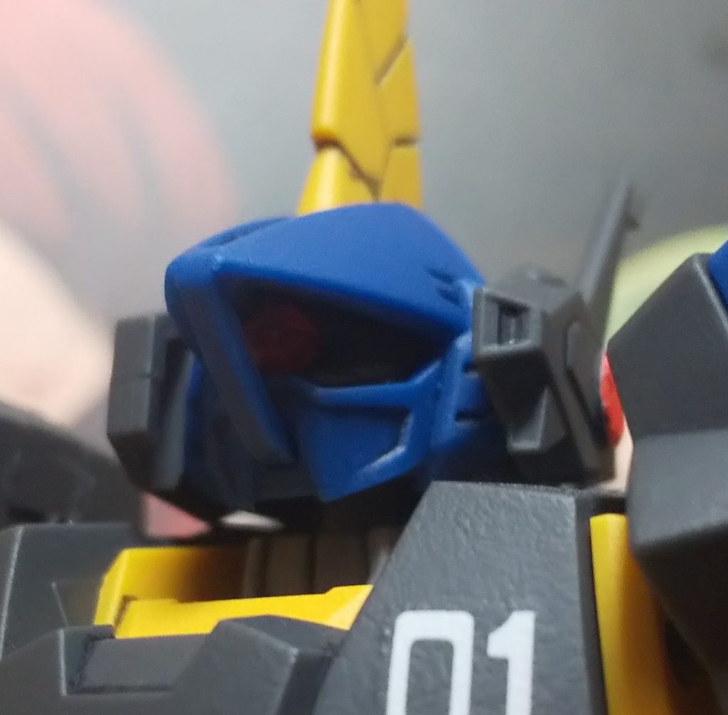 :ヘッドホン型バルカンだ。これはガンダムマーク2と同じ装備だな。