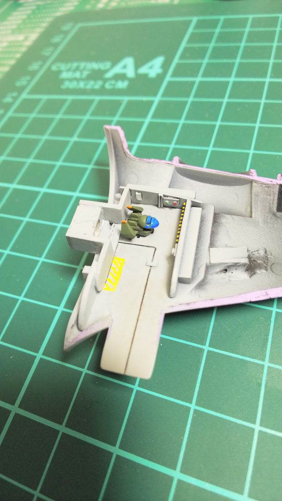 翼内の格納庫です。