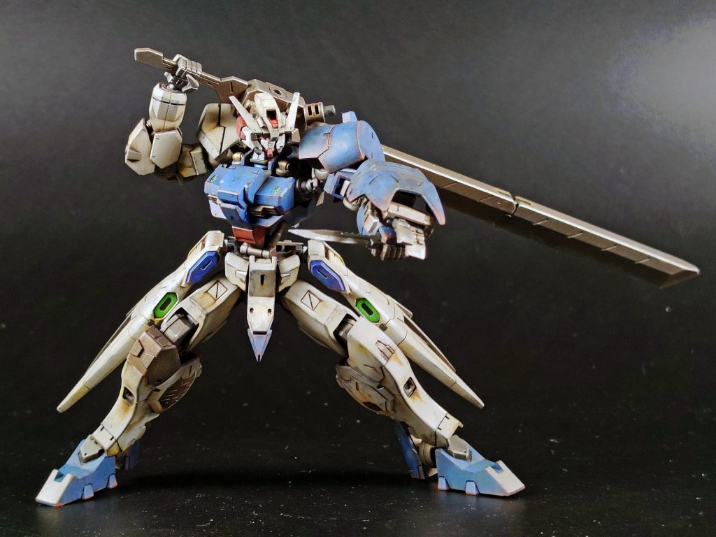 小型のナイフも同様にシルバーと赤サビ。