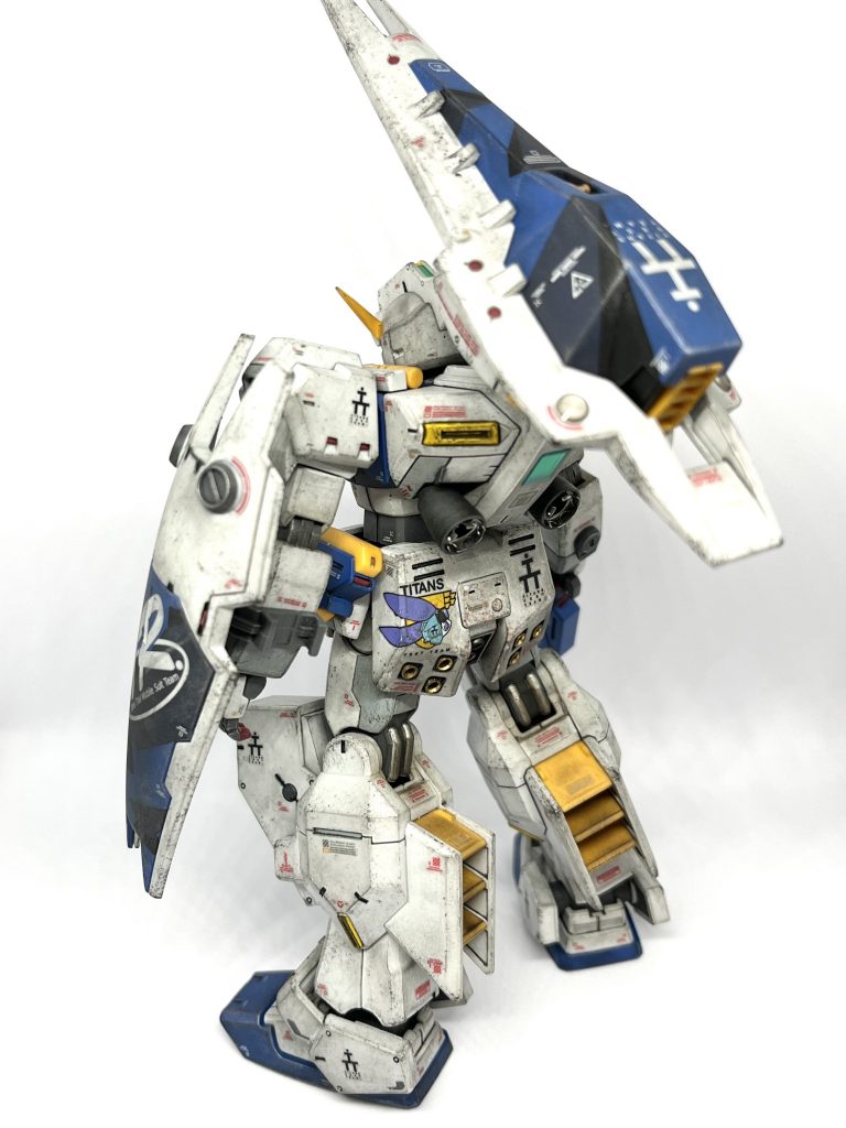 フル装備裏側。背中重そうですが、しっかり自立します。