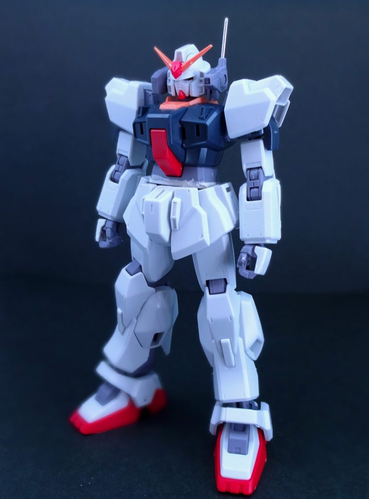 そのまま組んでも凄くカッコ良いキットで一番好きなマークツーなのですが、ゼータ同様上半身が少し詰まった印象を受けるので、首と腹部を延長してバランスを調整してみました。顔はフェイス裏側などを削り小顔化、バルカン・ポッド・システムのアンテナは1mmのアルミ棒に変更