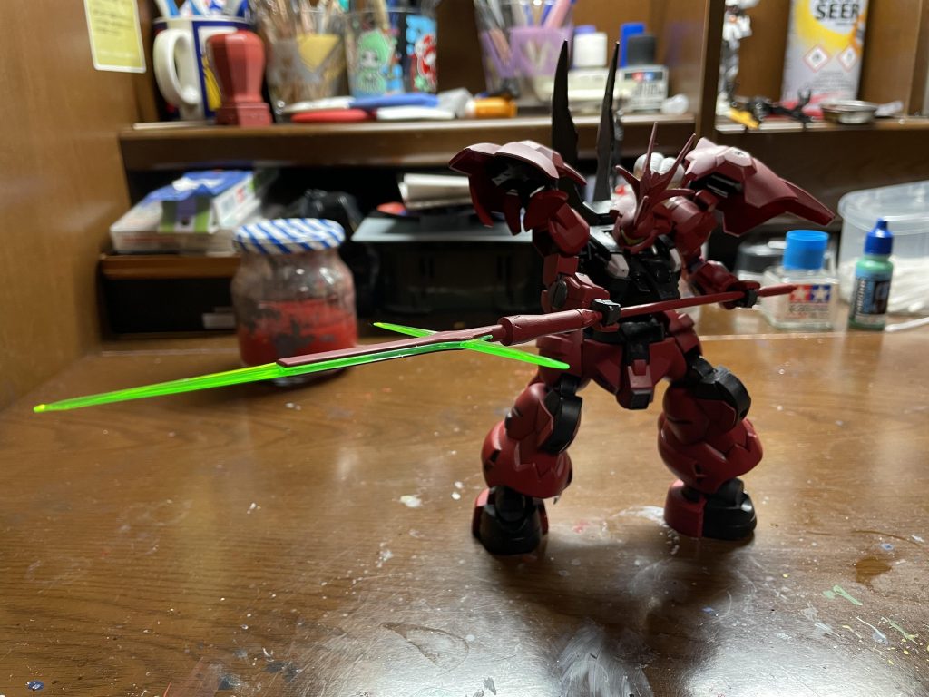 赤い装甲はシタデルカラーで筆塗りしました。 