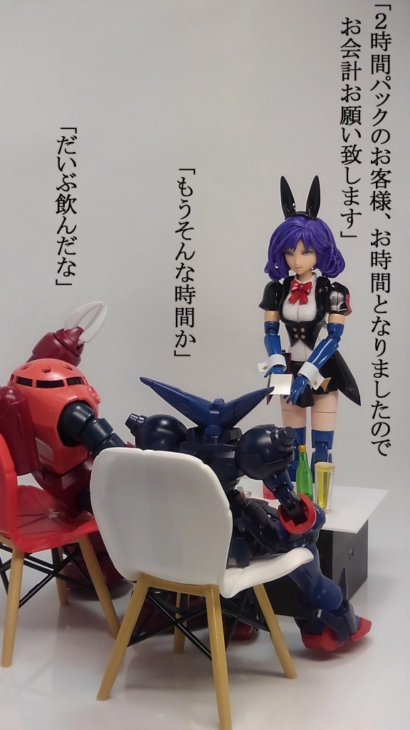 この椅子は百均セリアで売っているスマホホルダーです。