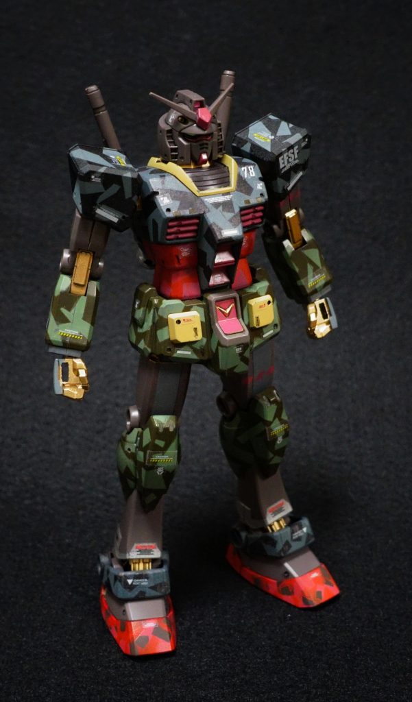 ●中南米の密林地帯での運用テストから、アースカラー系のシュプリッター迷彩が施されている。