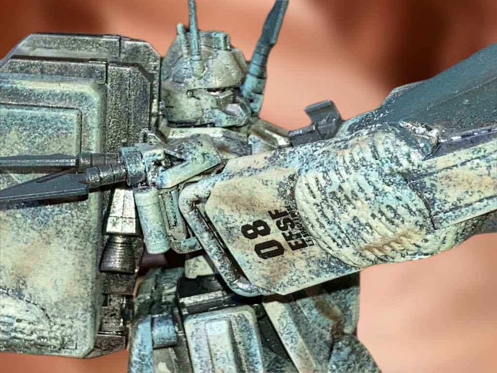 デカールはお決まりの08。