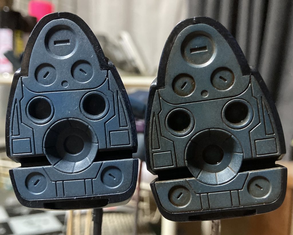 左がウォッシング前、右がウォッシング後。 こげ茶系でウォッシングするとこんな感じで色味が変わります🖌