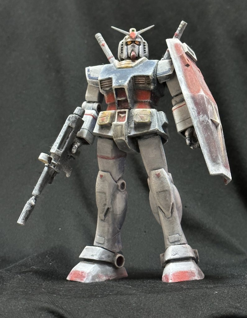 絶版旧HGのガンダムを眺めていると大河原先生のガンダムに見えて来たので、「絶版キットもったいない」とも思ったのですが、思い切って大河原版ガンダムに改造しました。