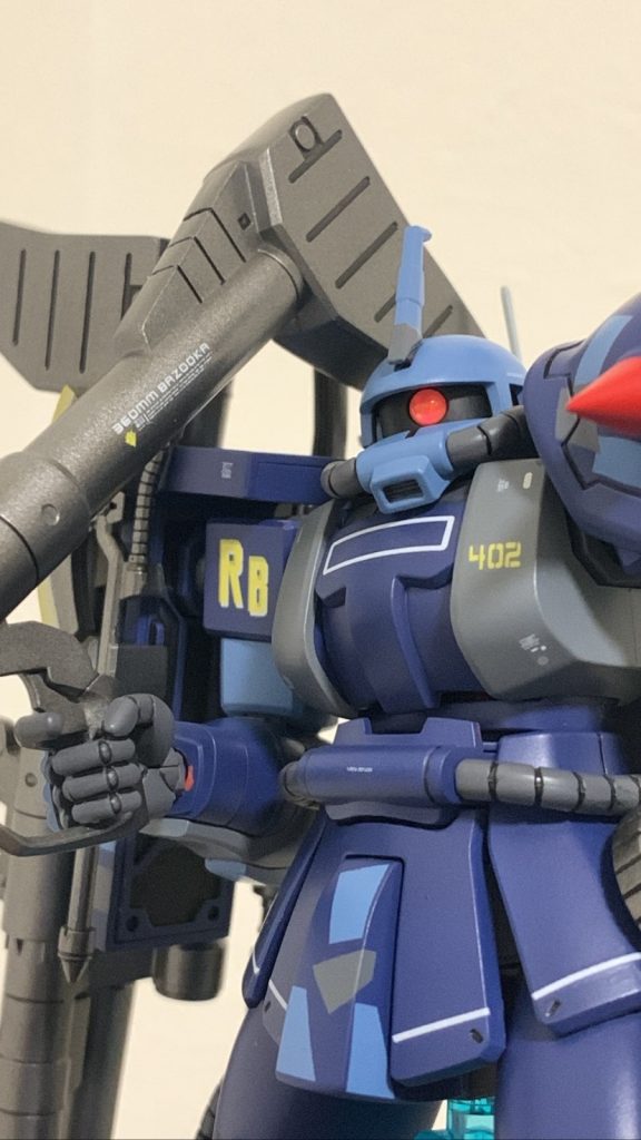 腕は可動で塗装が剥がれて（赤露出部）しまいました。