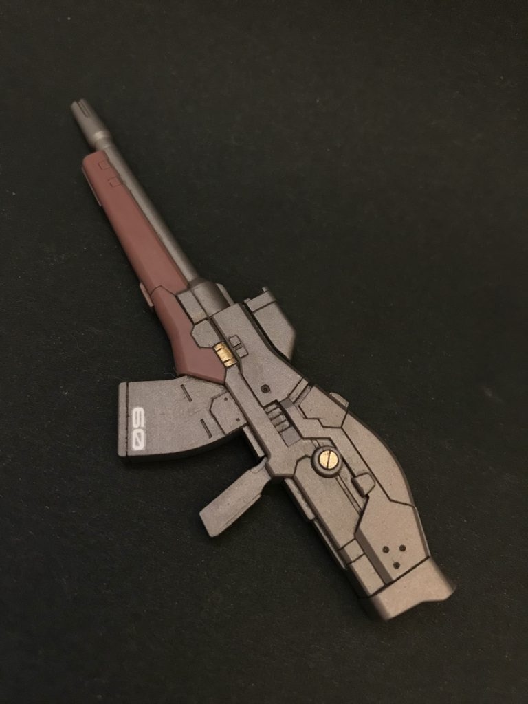 今回どうしてもパーツが足りず、武器だけ持ってきました。ポータントのをちょっと改造しただけの手抜きですが、デザインもサイズもピッタリでした。塗り分けやマガジン追加で実銃感をプラス。
