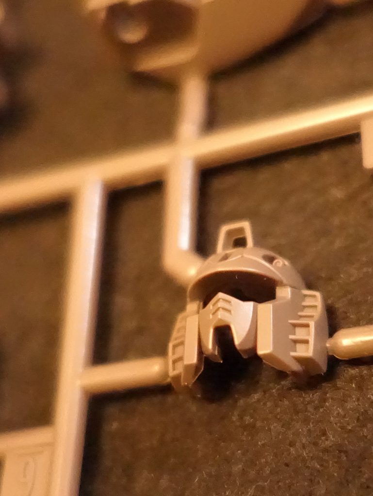 「ここを見てくれ。怯えることはない。こいつは最初から死んでいる。」