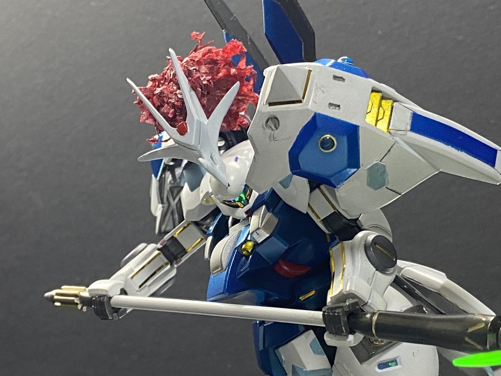 元からついてた武器も少しプラ板でディテールアップしてます。石突？の部分により鈍器っぽくなるように。