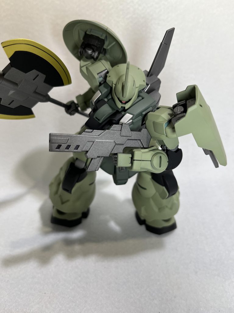 この機体には大型トマホークが似合う！ラウダ専用の装備とまぜて飾るかな。