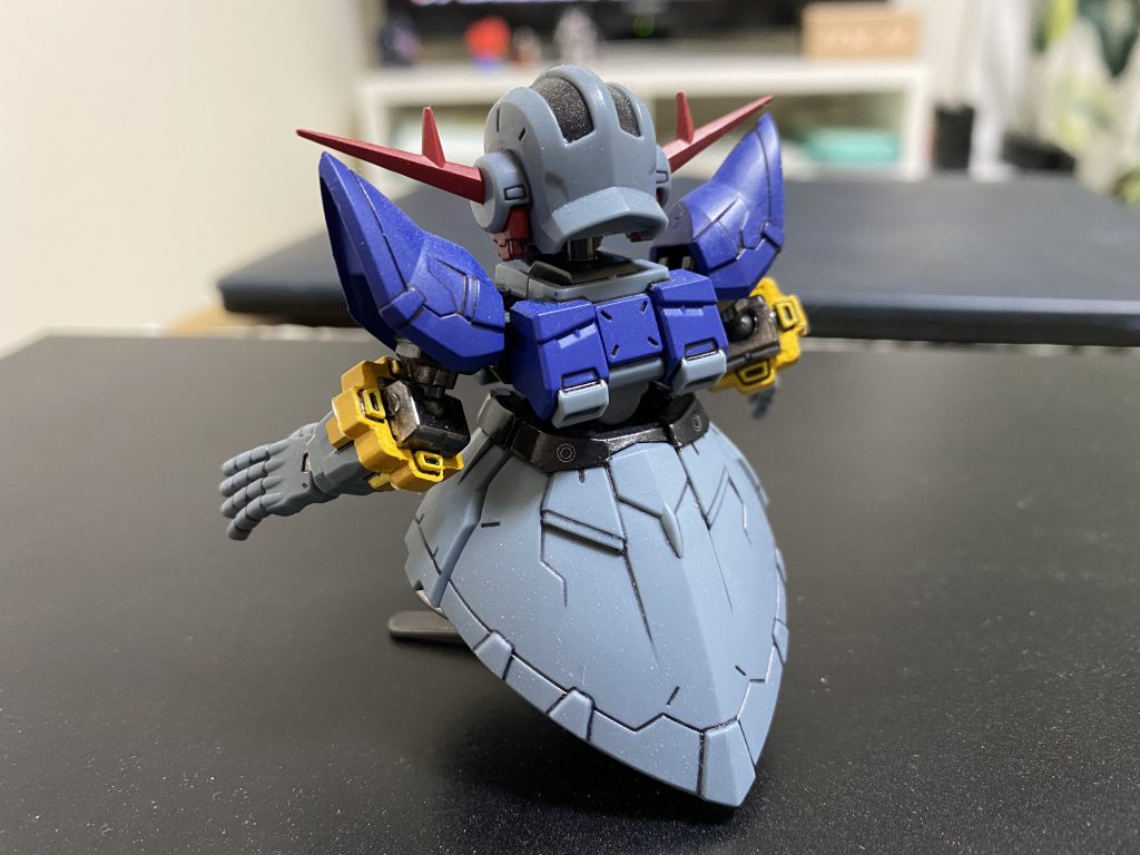 背面。腰の部分はシール、あとは墨入れした程度です。にしても元が良いなと。