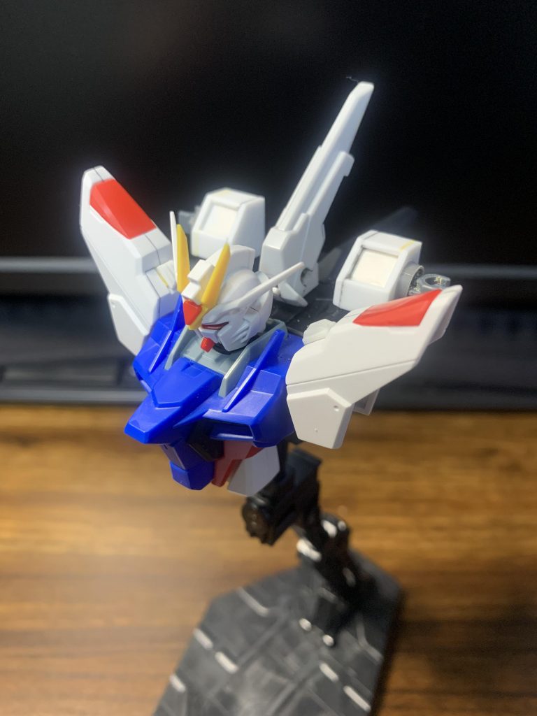 元のバックパックにジャンクパーツとスクラッチしたパーツをつけてフリーダムの羽つけてます。