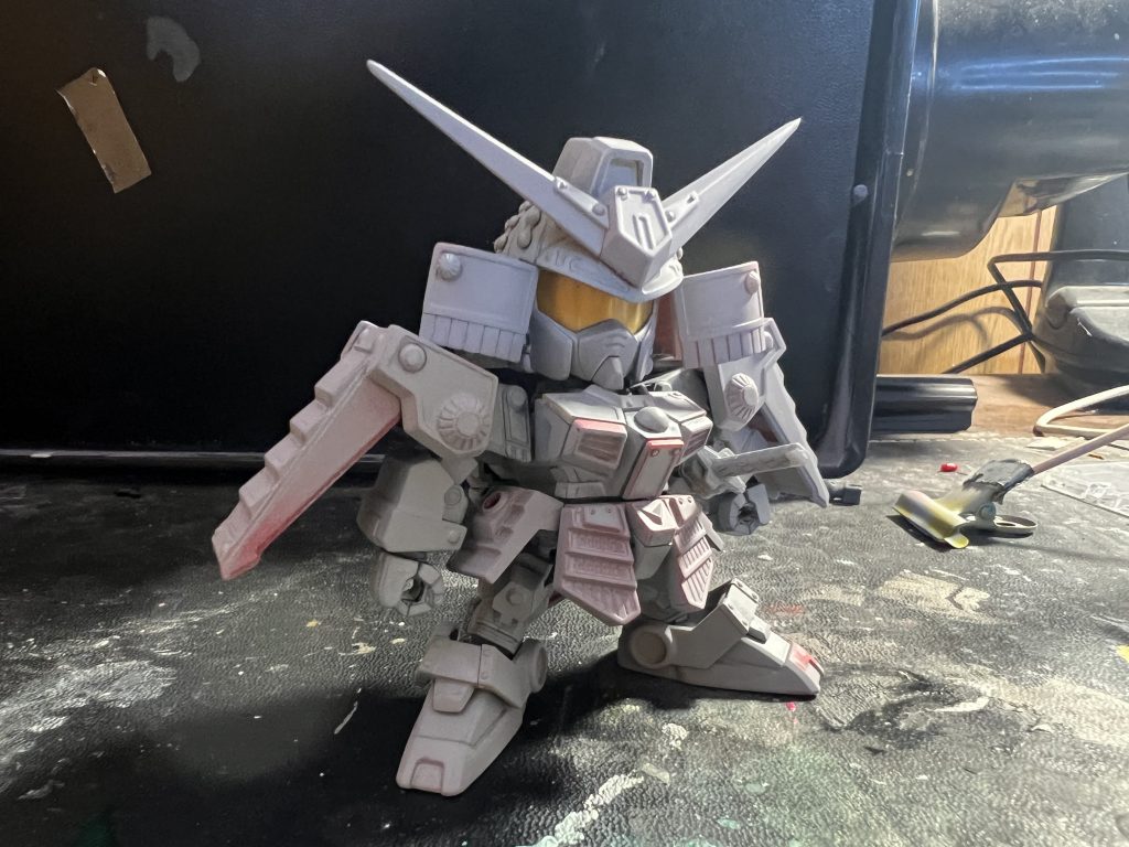 塗装レシピはサフを吹いてから白:Mr.カラークールホワイトからタミヤカラーのパールホワイト金:Mr.カラー ゴールド赤:タミヤカラー ピュアメタルレッド銀:タミヤカラー スパークリングシルバー黒:Mr.カラーウィノーブラック青:Mr.カラーメタルブルー緑:水性ホビーカラーのメタリックグリーン墨入れはリアルタッチマーカー