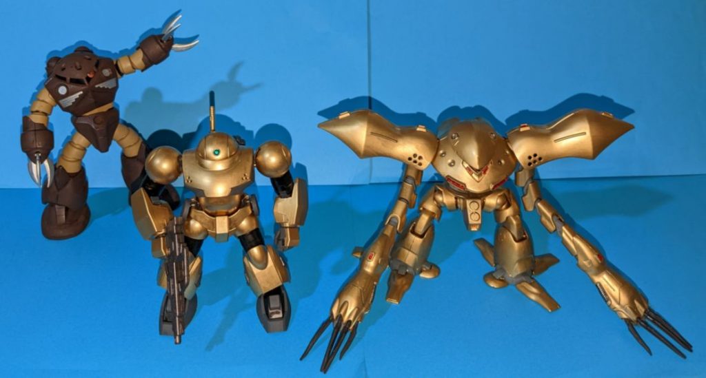 「進化前と進化後」みたいな並び。「ビルドファイターズネタなら来年の ビルドファイターズ10周年まで待てよ!」「めでたい金色ガンプラなら正月に出せよ!」という話ですができてしまったもんはしょうがない!!閲覧ありがとうございました!