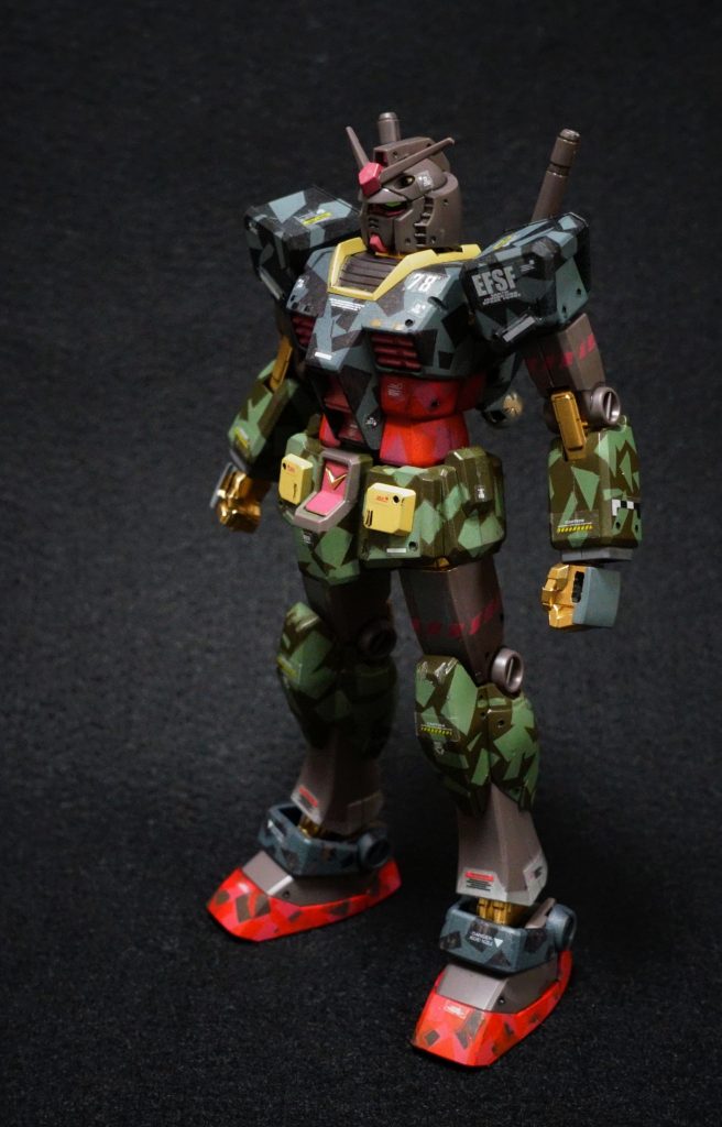 ●ポーズなどはほとんど取れないので、HGサイズのほぼ棒立ちモデル。●アーティファクトのようなディティールもなく、しかも茶色。●寝込みながら思案の結果、リアルタイプカラーで迷彩にすることに。